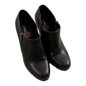 Women’s Black Leather Booties Size 8 in Excellent Used Condition